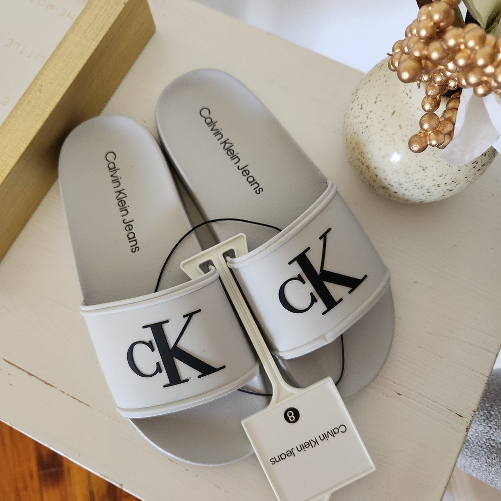 NWT Women's Calvin Klein Jeans Slides Size 8 Color Grey/Black Logo